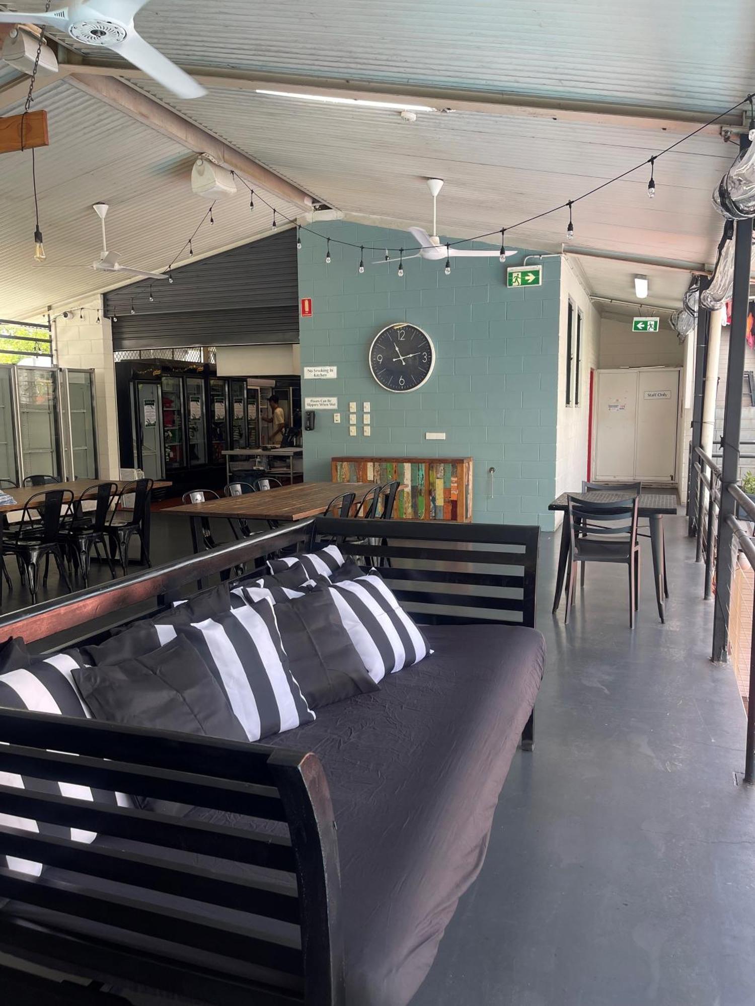 Youth Shack Backpackers Даруин Екстериор снимка
